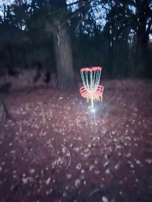 فيلا Bastrop Tiny Disc Golf Retreat المظهر الخارجي الصورة