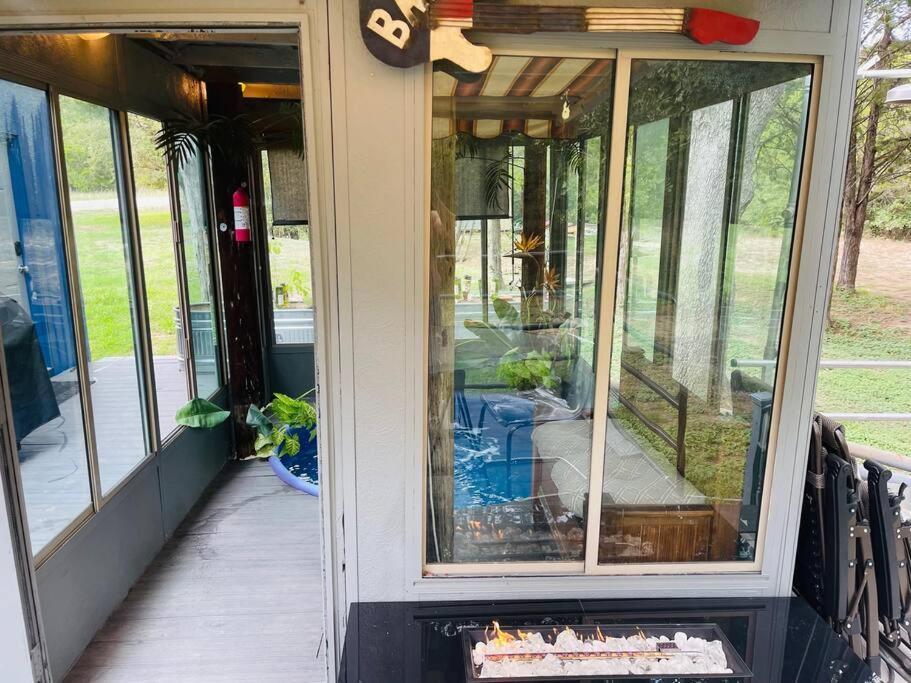 فيلا Bastrop Tiny Disc Golf Retreat المظهر الخارجي الصورة