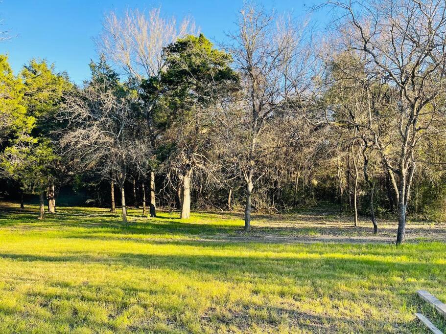 فيلا Bastrop Tiny Disc Golf Retreat المظهر الخارجي الصورة